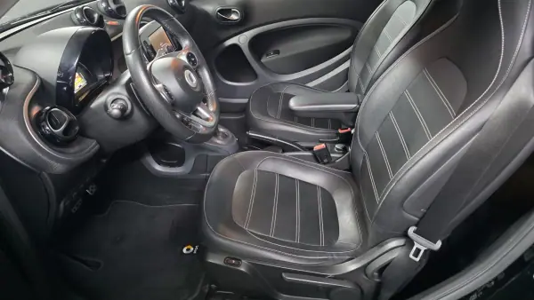 Smart ForTwo Coupé 2018 - 14990 EUR, 72000 km - AUTO.MOTO.pt - 72000km - foto 5 de 37