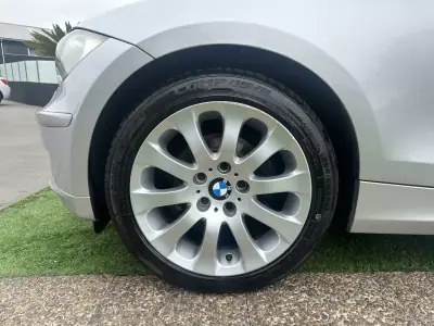 BMW 118 2009 - 8900 EUR, 184000 km - AUTO.MOTO.pt - 184000km - foto 20 de 55