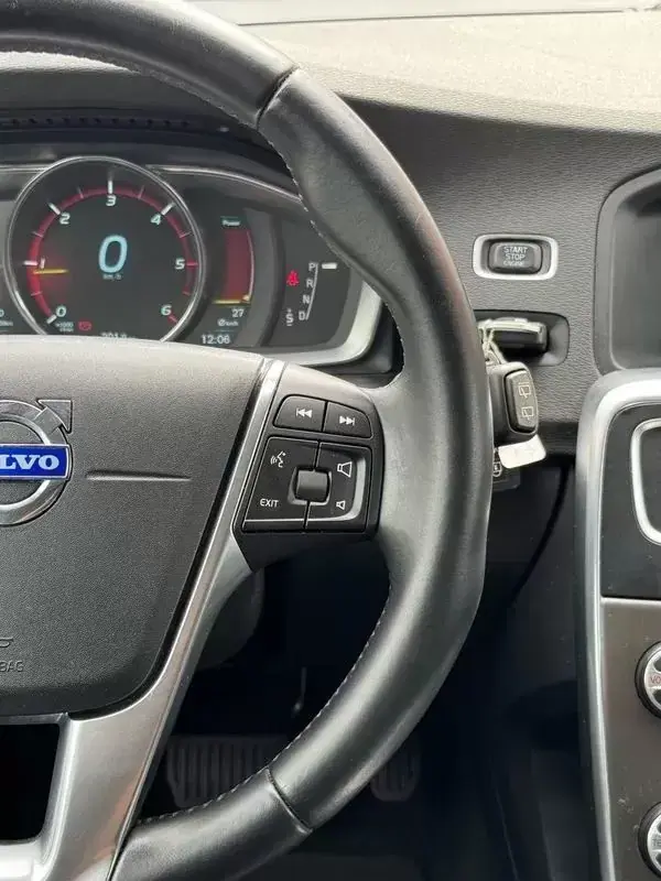 Volvo V60 2014 - 12950 EUR, 130000 km - 130000km - foto 20 de 27