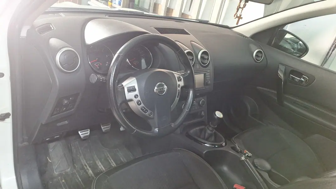 Nissan Qashqai 2013 - 10500 EUR, 106000 km - AUTO.MOTO.pt - 106000km - foto 4 de 4