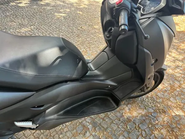 Yamaha XMAX 2022 - 3950 EUR, 28105 km - AUTO.MOTO.pt - 28105km - foto 10 de 13