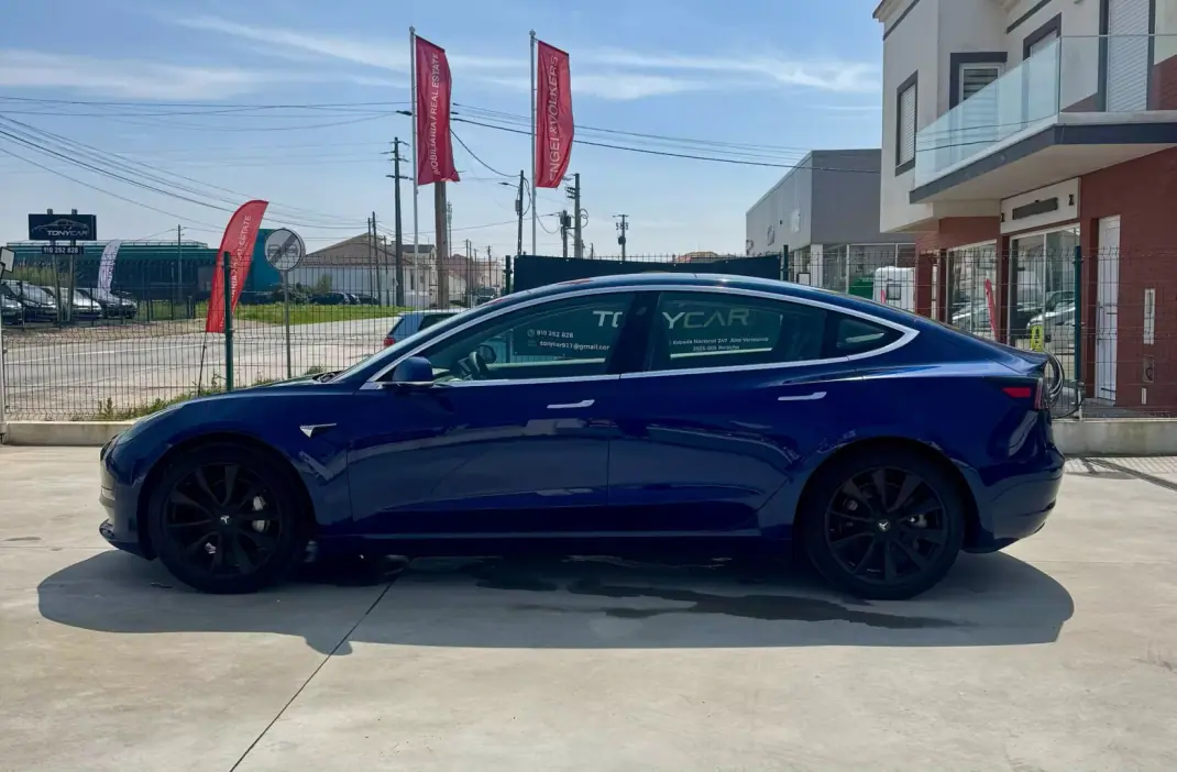 Tesla Model 3 2019 - 25030 EUR, 171000 km - AUTO.MOTO.pt - 171000km - foto 17 de 22