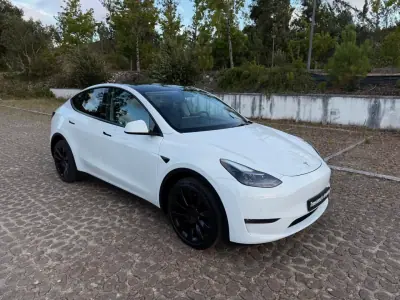 Tesla Model Y 2021 - 31500 EUR, 135000 km - AUTO.MOTO.pt - 135000km - foto 22 de 23