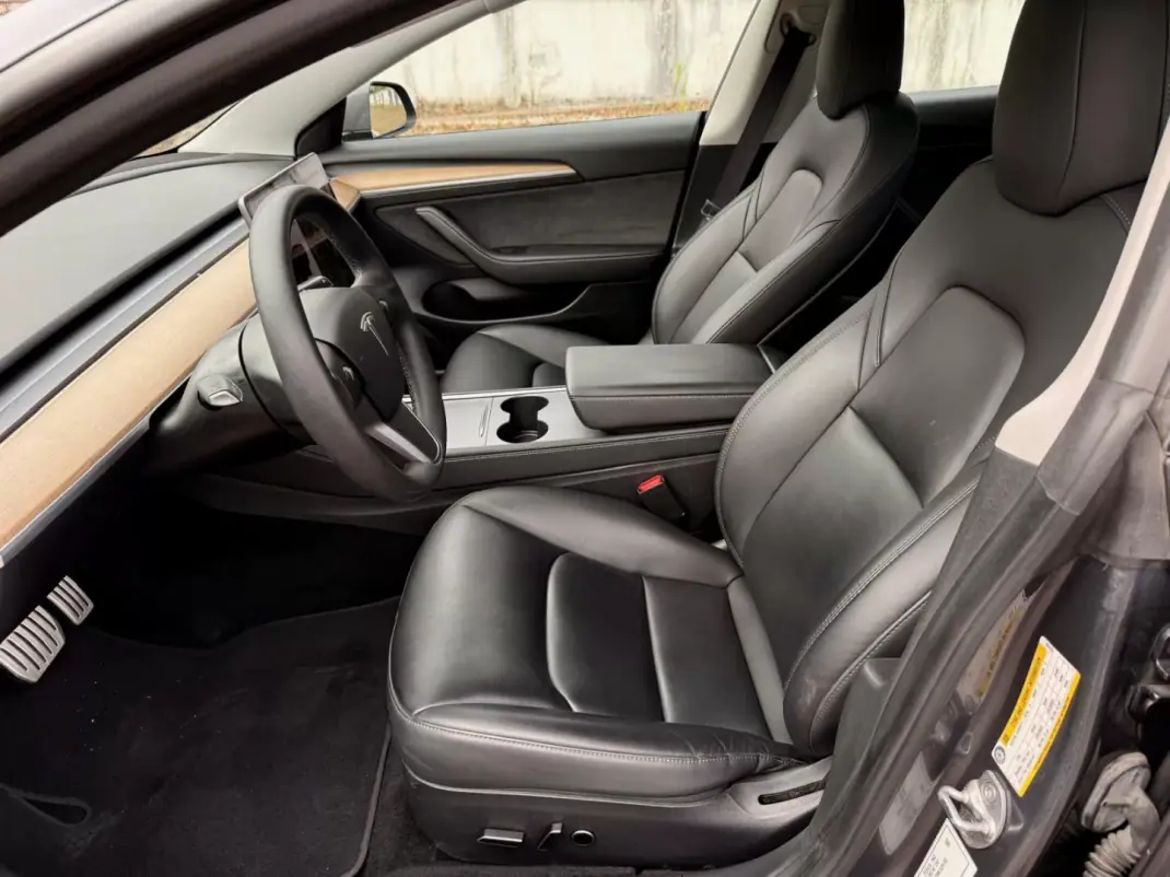 Tesla Model 3 2021 - 29900 EUR, 128000 km - 128000km - foto 5 de 26