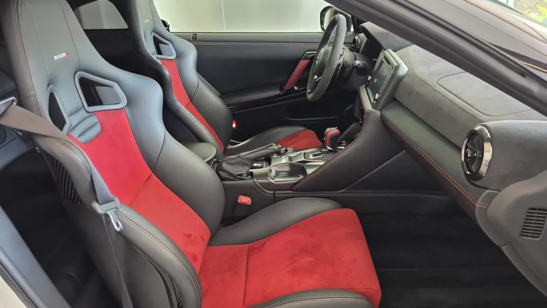 Nissan GT-R 2017 - 300000 EUR, 30685 km - 30685km - foto 61 de 69