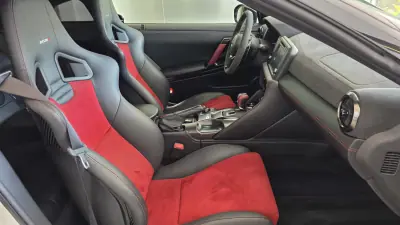Nissan GT-R 2017 - 300000 EUR, 30685 km - 30685km - foto 61 de 69