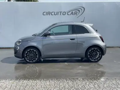 Fiat 500e 2022 - 17995 EUR, 18338 km - AUTO.MOTO.pt - 18338km - foto 2 de 45