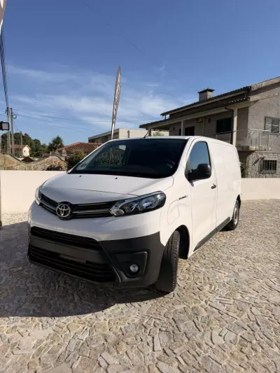 Toyota Proace Verso Electric 2024 - 19500 EUR, 33000 km - AUTO.MOTO.pt - 33000km - foto 2 de 9
