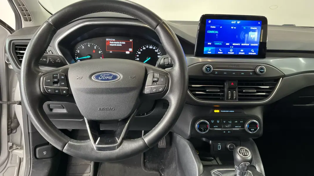 Ford Focus 2019 - 13999 EUR, 88212 km - AUTO.MOTO.pt - 88212km - foto 9 de 14