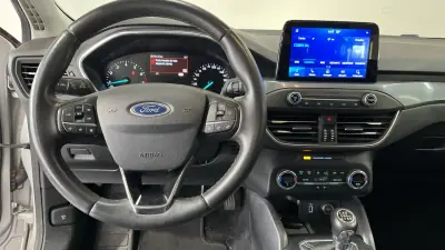 Ford Focus 2019 - 13999 EUR, 88212 km - AUTO.MOTO.pt - 88212km - foto 9 de 14