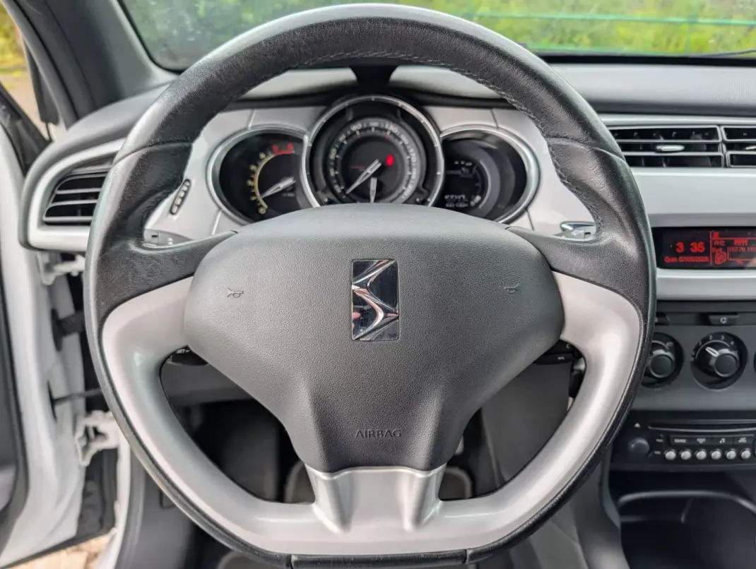 Citroën DS3 2015 - 8500 EUR, 100190 km - AUTO.MOTO.pt - 100190km - foto 15 de 17