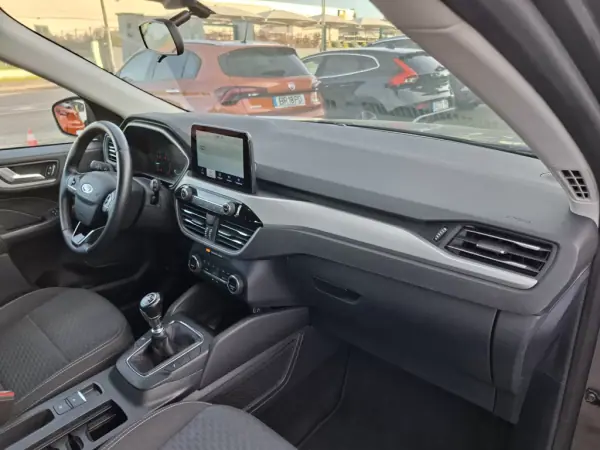 Ford Kuga 2021 - 21000 EUR, 59800 km - AUTO.MOTO.pt - 59800km - foto 33 de 36