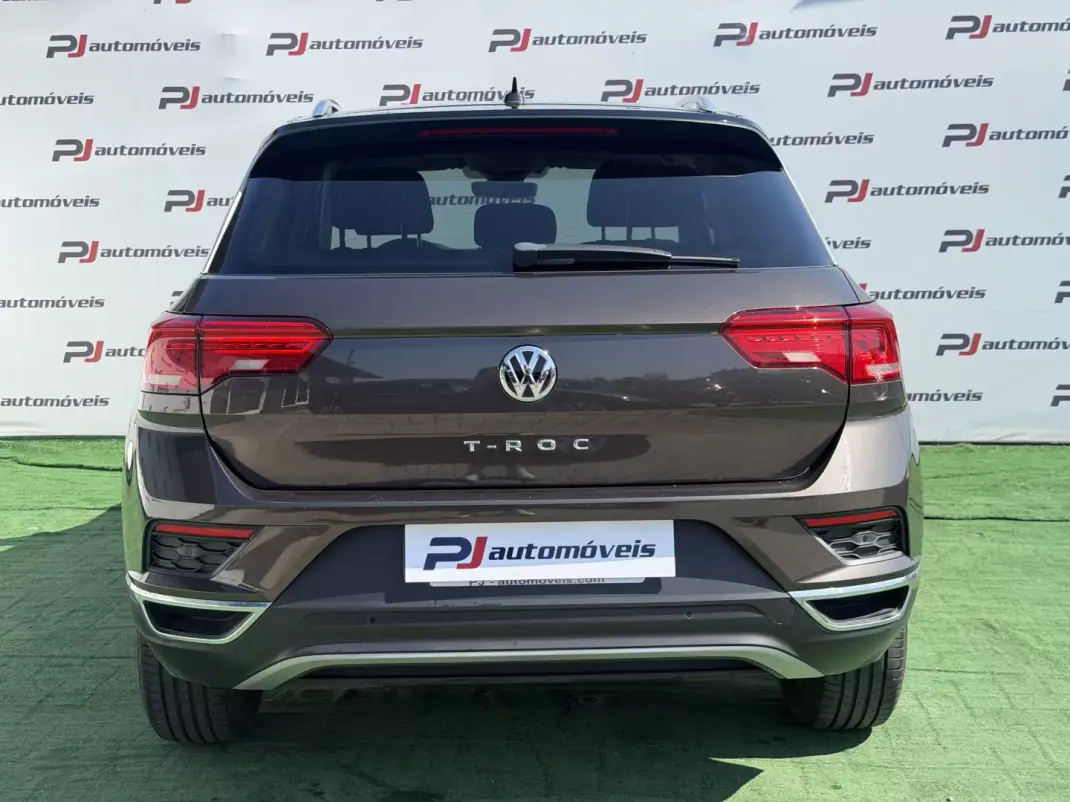 Volkswagen T-Roc 2018 - 16990 EUR, 102000 km - AUTO.MOTO.pt - 102000km - foto 8 de 12