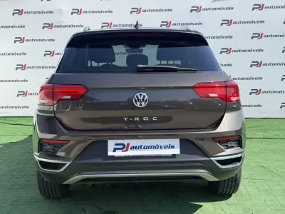 Volkswagen T-Roc 2018 - 16990 EUR, 102000 km - AUTO.MOTO.pt - 102000km - foto 8 de 12