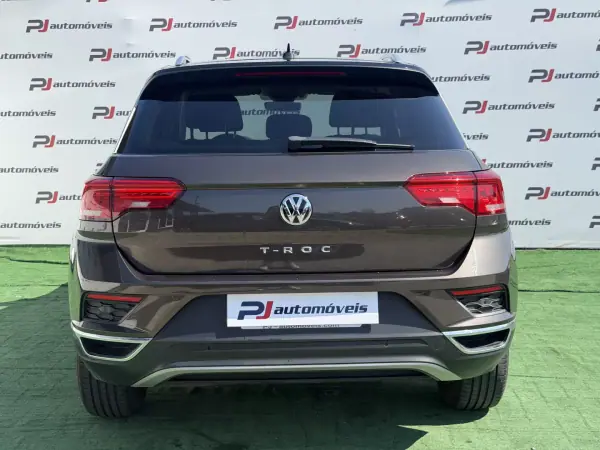 Volkswagen T-Roc 2018 - 16990 EUR, 102000 km - AUTO.MOTO.pt - 102000km - foto 8 de 12