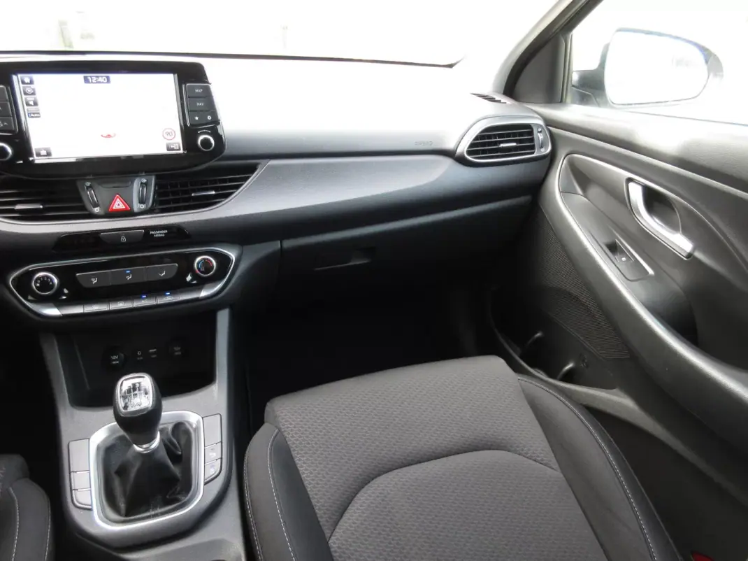 Hyundai i30 2019 - 14990 EUR, 108000 km - 108000km - foto 36 de 42