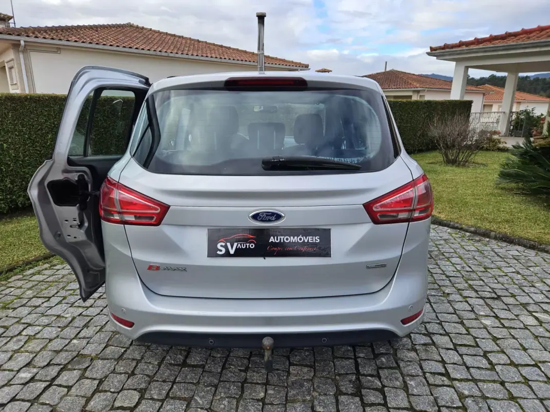 Ford B-Max 2013 - 5900 EUR, 183735 km - AUTO.MOTO.pt - 183735km - foto 2 de 8