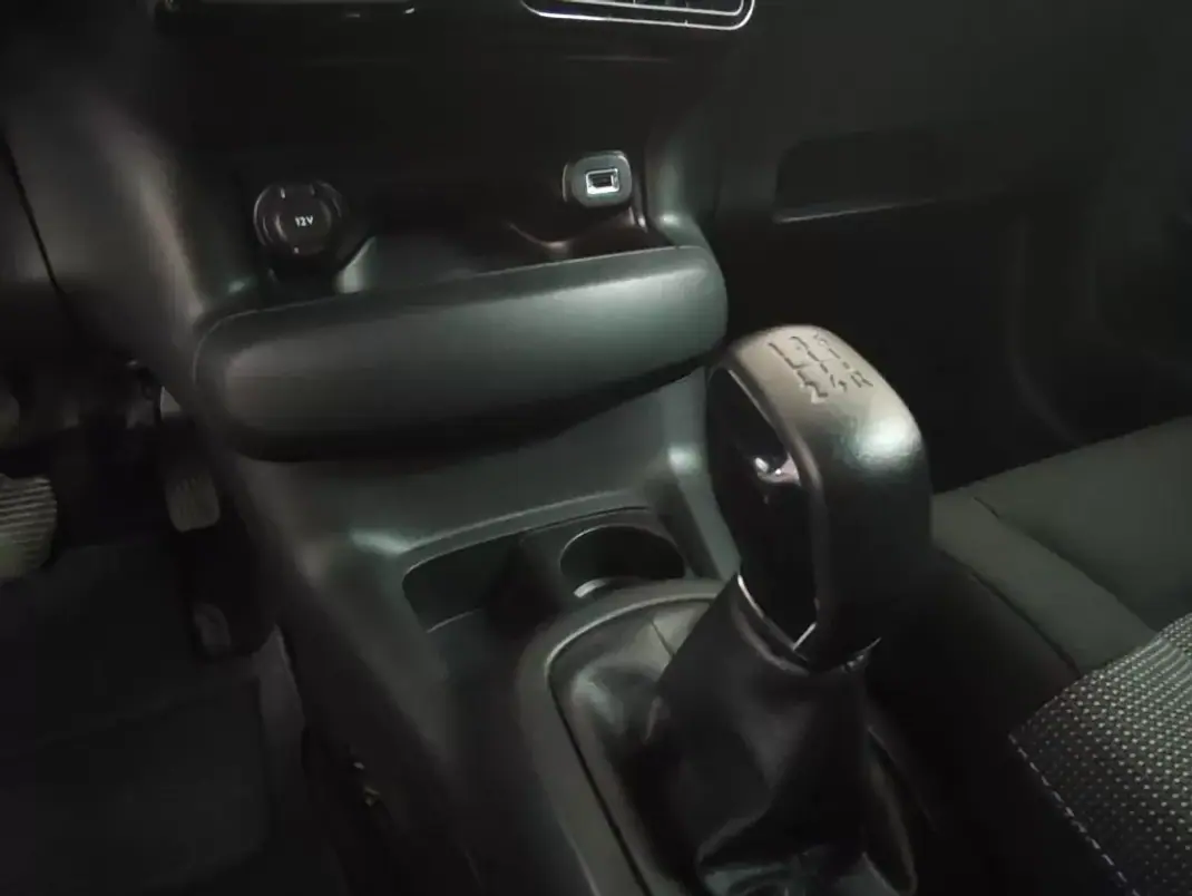 Citroën C4 Cactus 2015 - 14800 EUR, 158000 km - AUTO.MOTO.pt - 158000km - foto 18 de 19