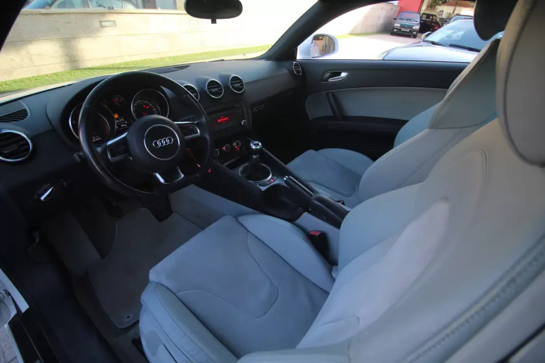 Audi TT Coupé 2014 - 16990 EUR, 211300 km - AUTO.MOTO.pt - 211300km - foto 15 de 22
