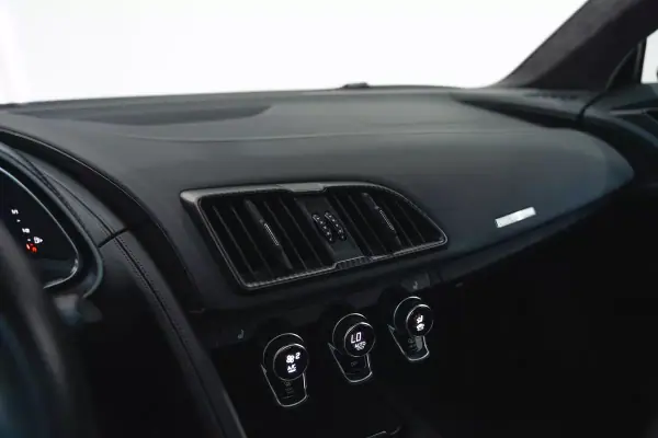 Audi R8 Coupé 2016 - 129950 EUR, 87000 km - AUTO.MOTO.pt - 87000km - foto 37 de 51
