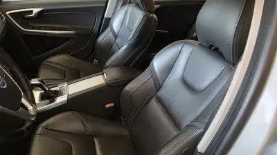 Volvo V60 2015 - 11900 EUR, 314478 km - AUTO.MOTO.pt - 314478km - foto 41 de 60