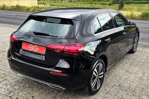 Mercedes-Benz A 250e 2023 - 31500 EUR, 70000 km - AUTO.MOTO.pt - 70000km - foto 2 de 24