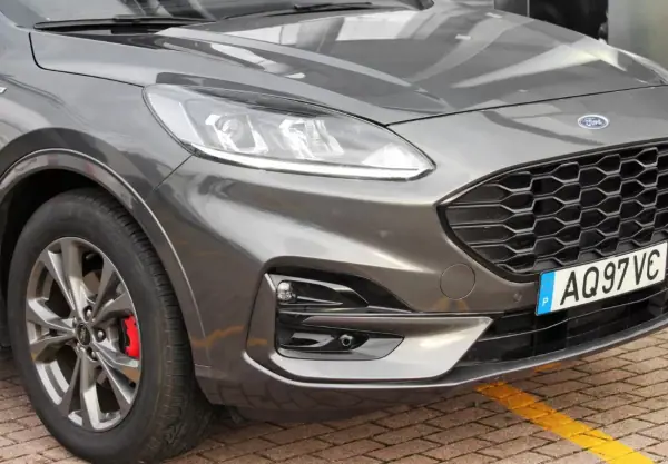Ford Kuga 2022 - 29900 EUR, 80756 km - AUTO.MOTO.pt - 80756km - foto 2 de 23