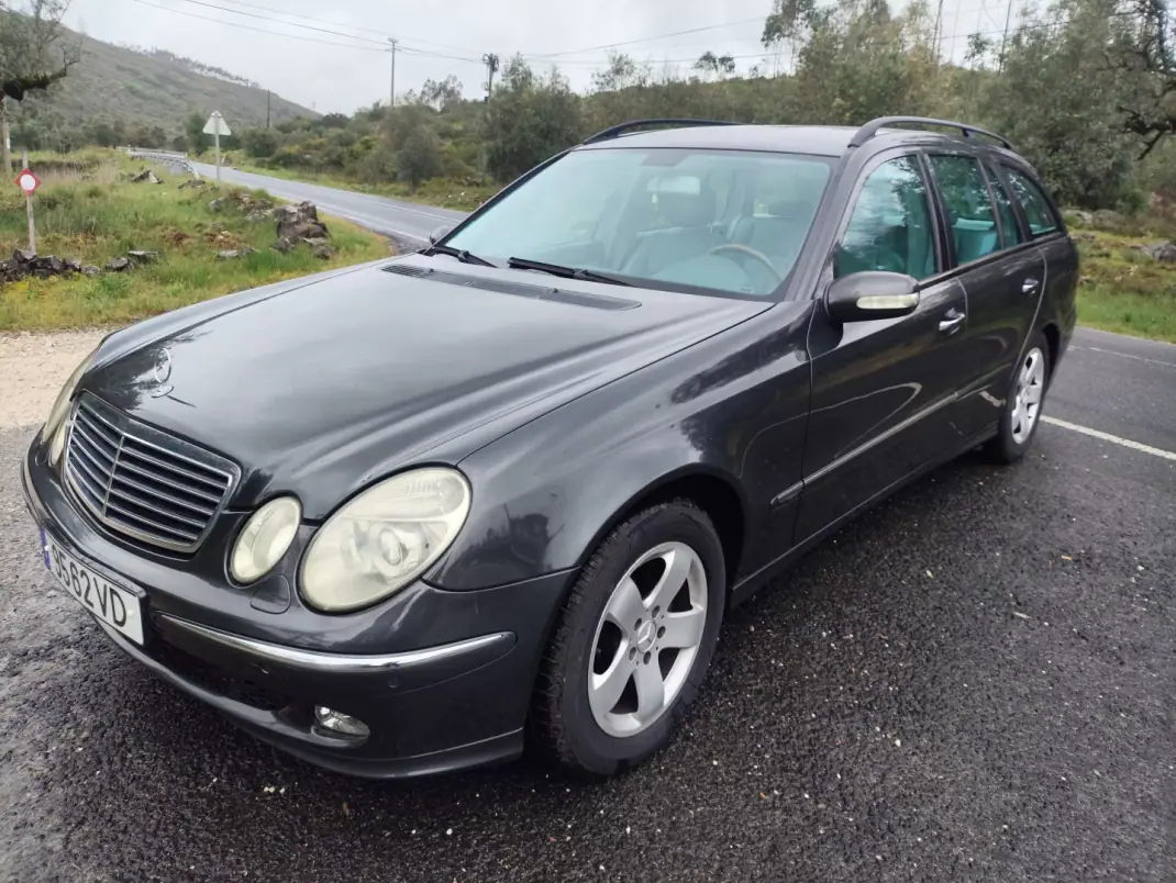 Mercedes-Benz E 200 2003 - 3900 EUR, 338200 km - AUTO.MOTO.pt - 338200km - foto 1 de 14