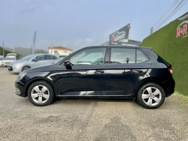 Skoda Fabia 2015 - 8900 EUR, 187000 km - AUTO.MOTO.pt - 187000km - foto 7 de 22