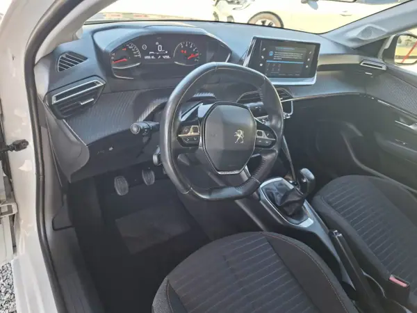 Peugeot 208 2021 — foto 3 de 30