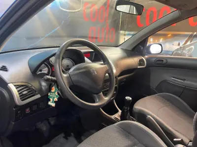 Peugeot 206 2011 - 4999 EUR, 127000 km - AUTO.MOTO.pt - 127000km - foto 22 de 34
