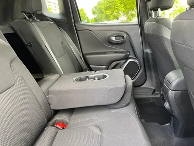 Jeep Renegade 2018 - 18980 EUR, 112000 km - AUTO.MOTO.pt - 112000km - foto 18 de 22