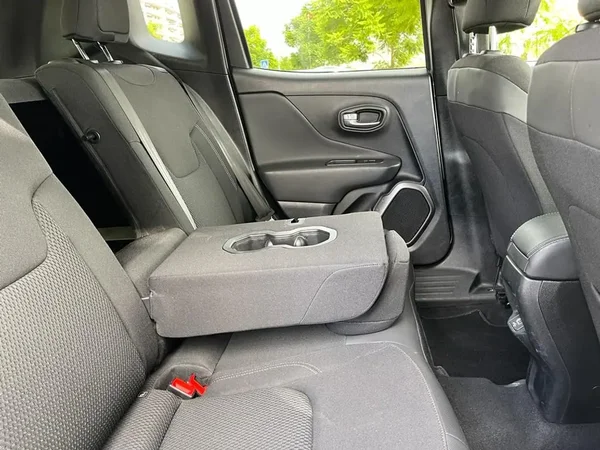 Jeep Renegade 2018 - 17980 EUR, 112000 km - AUTO.MOTO.pt - 112000km - foto 18 de 22