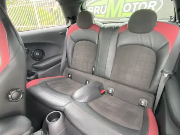 MINI John Cooper Works 2018 - 25750 EUR, 130063 km - AUTO.MOTO.pt - 130063km - foto 17 de 18