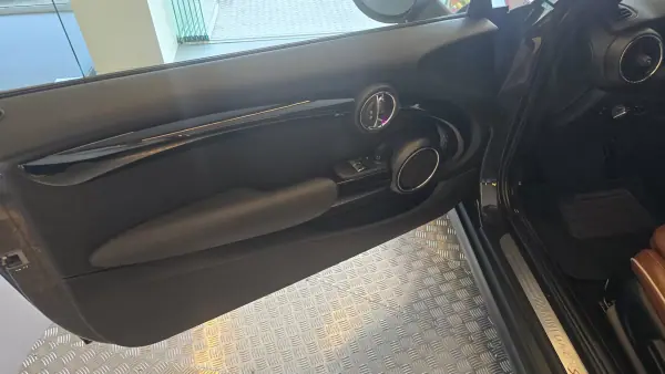 MINI Cooper 2019 - 25500 EUR, 96321 km - AUTO.MOTO.pt - 96321km - foto 36 de 53