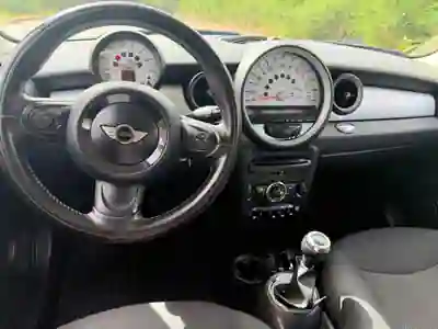 MINI Cooper 2011 - 7000 EUR, 175000 km - AUTO.MOTO.pt - 175000km - foto 9 de 13