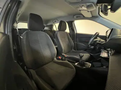 Peugeot 2008 2020 - 13990 EUR, 110000 km - AUTO.MOTO.pt - 110000km - foto 10 de 23