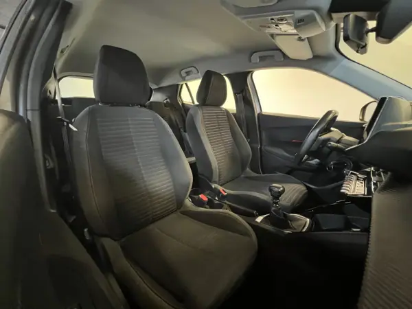 Peugeot 2008 2020 - 13990 EUR, 110000 km - AUTO.MOTO.pt - 110000km - foto 10 de 23