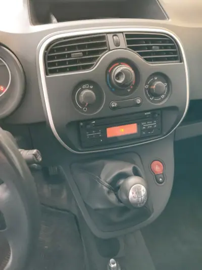 Renault Kangoo 2021 - 9350 EUR, 178000 km - AUTO.MOTO.pt - 178000km - foto 6 de 6