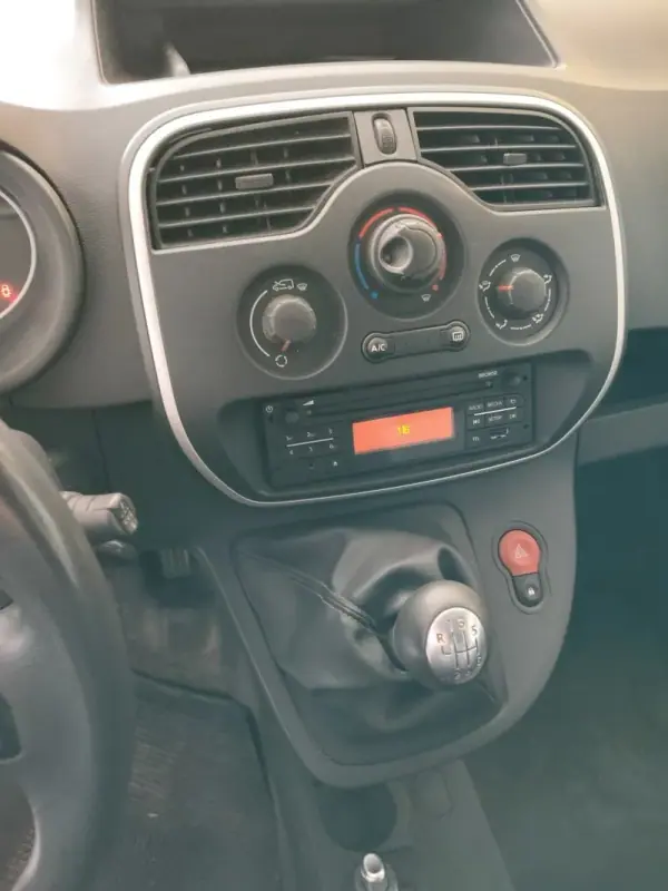 Renault Kangoo 2021 - 9350 EUR, 178000 km - AUTO.MOTO.pt - 178000km - foto 6 de 6