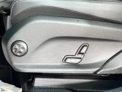 Mercedes-Benz GLC 300 2021 - 39900 EUR, 171118 km - AUTO.MOTO.pt - 171118km - foto 14 de 34
