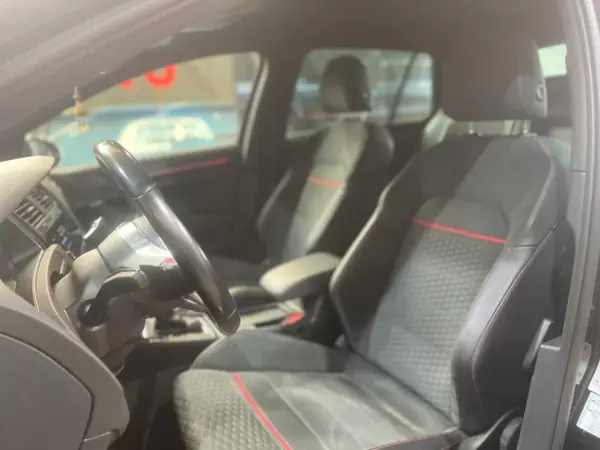Volkswagen Golf 2019 - 30500 EUR, 106000 km - AUTO.MOTO.pt - 106000km - foto 32 de 47