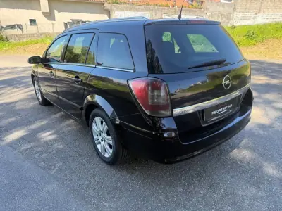 Opel Astra Caravan 2007 - 4450 EUR, 182000 km - AUTO.MOTO.pt - 182000km - foto 6 de 26