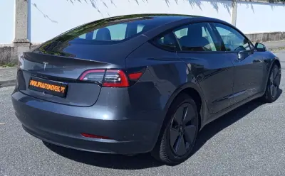 Tesla Model 3 2022 - 26990 EUR, 99900 km - AUTO.MOTO.pt - 99900km - foto 7 de 16