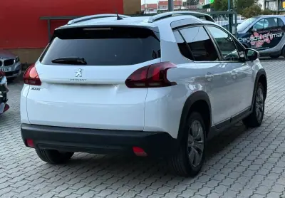 Peugeot 2008 2019 - 13250 EUR, 90000 km - AUTO.MOTO.pt - 90000km - foto 4 de 16