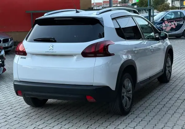 Peugeot 2008 2019 - 13250 EUR, 90000 km - AUTO.MOTO.pt - 90000km - foto 4 de 16