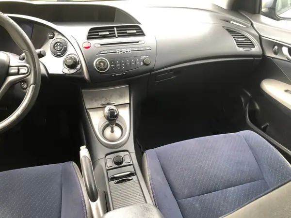 Honda Civic 2008 - 3500 EUR, 249000 km - AUTO.MOTO.pt - 249000km - foto 7 de 8