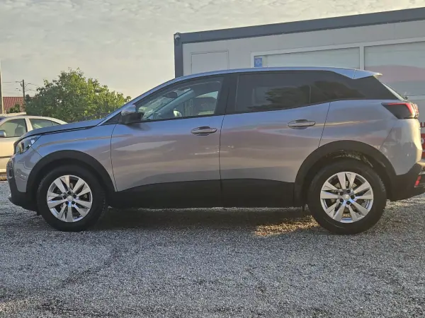 Peugeot 3008 2019 - 14900 EUR, 129000 km - AUTO.MOTO.pt - 129000km - foto 9 de 38