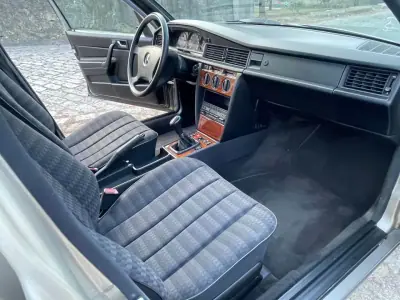 Mercedes-Benz 190 1993 - 14900 EUR, 41200 km - 41200km - foto 14 de 40