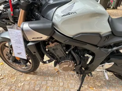 Honda Cb 2024 - 7850 EUR, 18290 km - foto 4 de 15